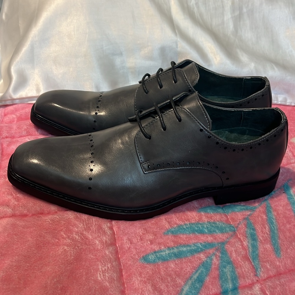 SALE 🔥🔥Classic Grey Leather Dress Shoes. Size: 10 - Picture 4 of 9